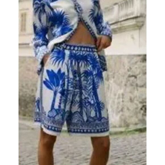 Zara‎ Shorts Size X-Small White Blue Floral Bermuda Printed Elastic Waist - Picture 2 of 8